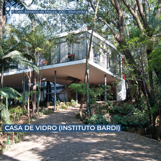 Um ícone da arquitetura moderna brasileira projetada pelo casal Lina Bo Bardi e Pietro Maria Bardi, importantes nomes da cultura nacional. A casa é toda envidraçada e suspensa por pilares. A visita é guiada e deve ser agendada.