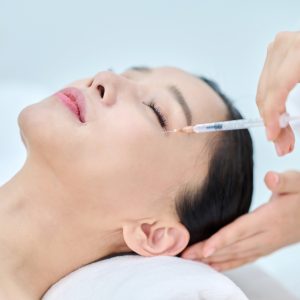 Famosa pela indústria de cosméticos, a Coreia do Sul também é popular por ser um país onde as pessoas realizam muitas cirurgias plásticas.