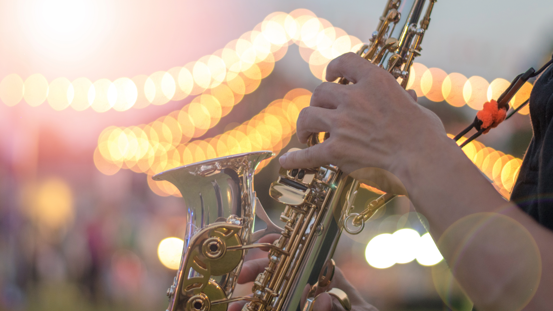 Fête de la Musique - 21 de junho: Comemoração do solstício de verão, onde músicos amadores e profissionais se apresentam gratuitamente em ruas e praças de todo o país.