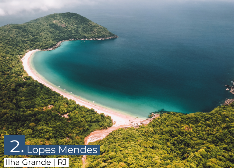 Considerada uma das praias mais bonitas do Brasil, Lopes Mendes tem quase 3 km de extensão, em uma área de preservação ambiental e com ondas perfeitas para surf.
