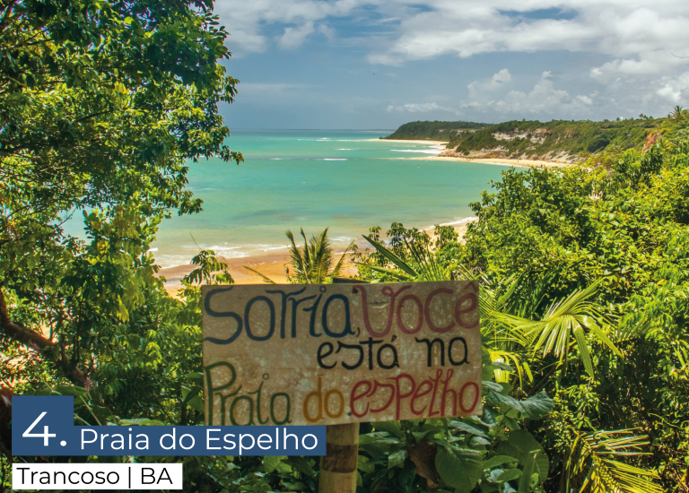 Um dos segredos mais bem guardados da Bahia e uma paisagem bela que muda conforme a maré. Na baixa,  surgem piscinas naturais de águas mornas e transparentes.